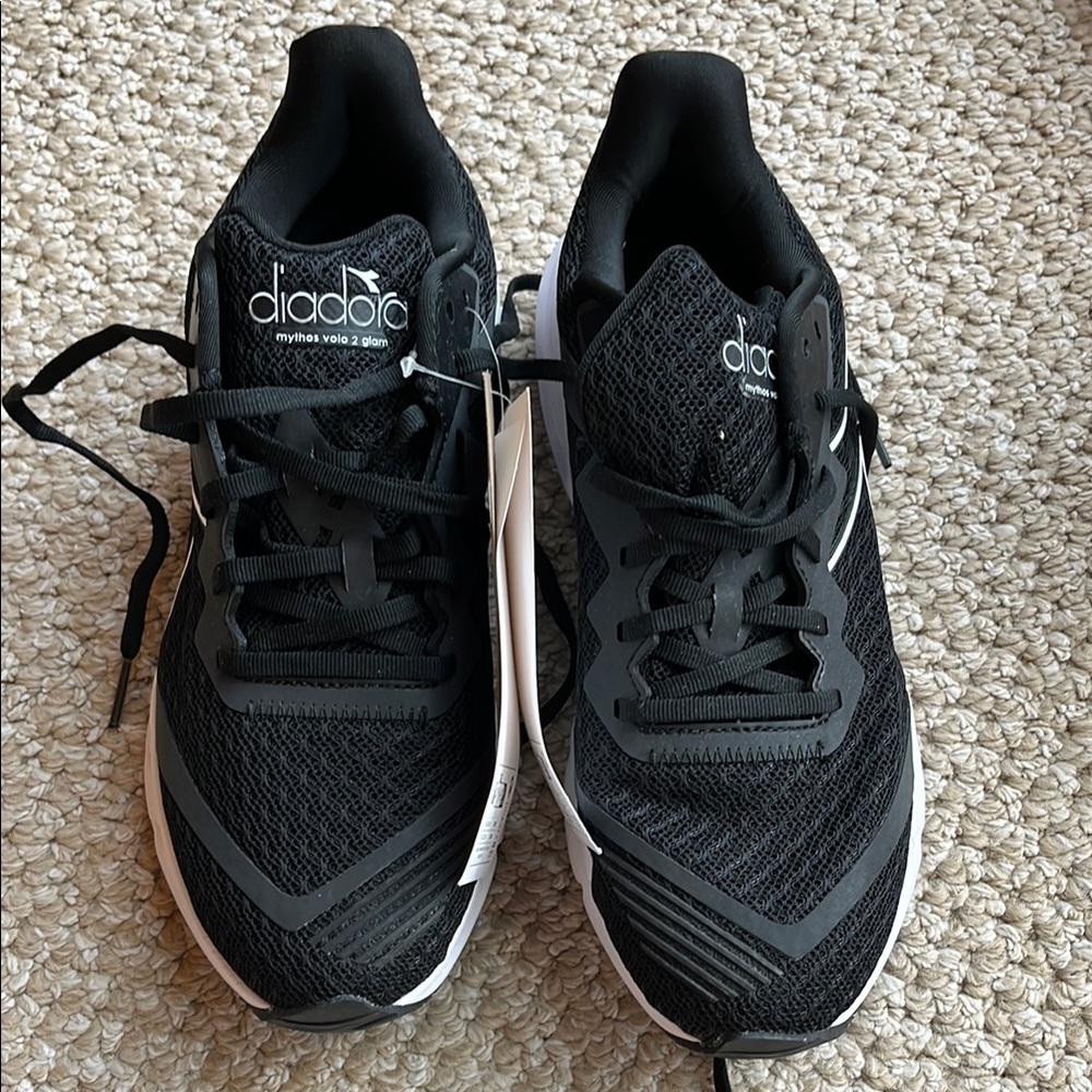 Diadora Black Athletic Shoes with Mesh Upper and Cushioned Sole